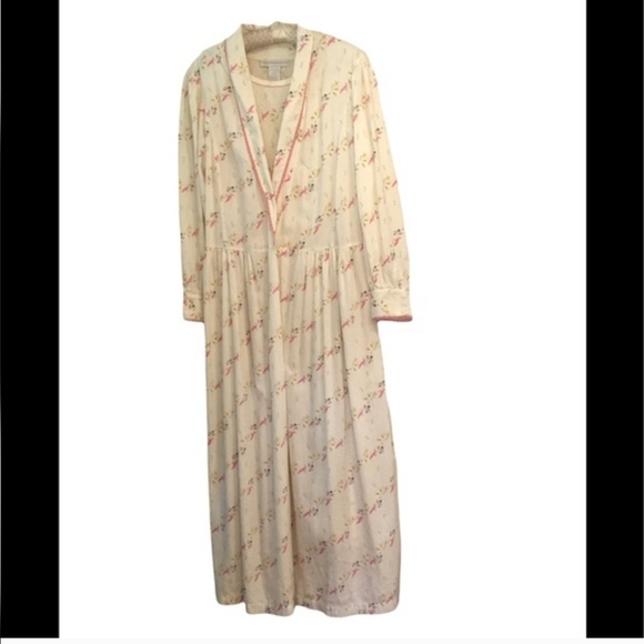 Crabtree & Evelyn Robe And Gown Set - Picture 4 of 11